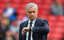 Mourinho gây sốc với Real; Barcelona băng băng về đích
