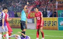 Đội trưởng ĐTVN sẽ bị phạt nguội vì vào bóng thô bạo?