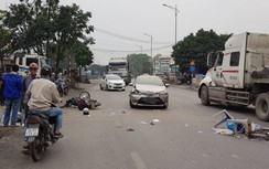 Xe bán tải càn quét hàng loạt phương tiện, hai người bị thương