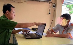 Tiểu bậy trên phố, hai tài xế taxi bị phạt tiền triệu