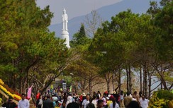 Doanh nhân bỏ tiền làm đẹp khu danh thắng, TP Pleiku tổ chức thu tiền