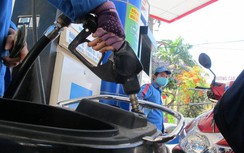 Sau nửa ngày tính toán, Liên Bộ quyết định không tăng giá xăng dầu