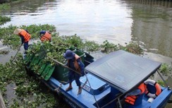 Muốn vớt rác cũng phải xin phép?