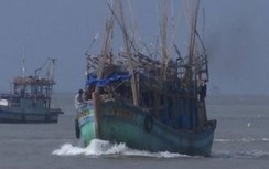 Một thuyền viên bị bạn tàu đánh rơi xuống biển mất tích