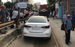 Xế hộp đỗ chắn ngang đường ray tàu hỏa bị phạt thế nào?