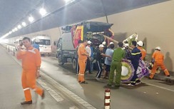 Xe tang bất ngờ bốc cháy ngùn ngụt khi qua hầm Hải Vân