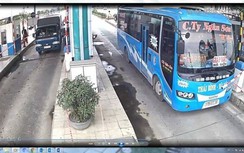 Tạm giữ giấy tờ các tài xế đâm xe vào barie Trạm BOT Mỹ Lộc