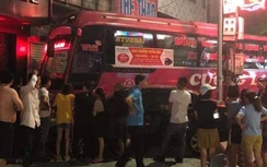 Xe khách giường nằm đâm hai ô tô rồi lao vào nhà dân trong đêm