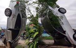 Sốc: Xế hộp "trồng cây chuối" ngay trên vỉa hè QL1