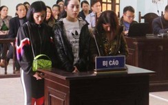 Ba người đàn bà lột đồ cô gái trẻ, đánh ghen giữa phố lĩnh án