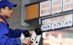 Xăng dầu khan hiếm vì doanh nghiệp đầu mối "găm hàng"?