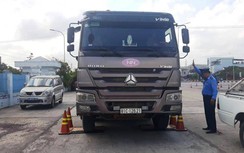 Tài xế xe quá tải bị "sờ gáy": Kẻ bỏ chạy, người câu giờ gọi điện "cầu cứu"