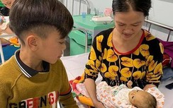 Cậu bé đạp xe từ Sơn La về Hà Nội thăm em ốm: “Con ngoan nhưng liều quá!"