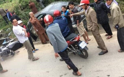 Sư thầy lái xe lộn nhiều vòng trên đường khi vào cua