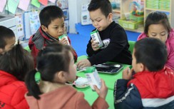 Biết bao sự chung tay để có ly sữa học đường an toàn, hiệu quả cho trẻ em