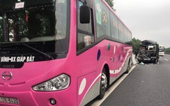 Xe Limousine đâm ô tô khách trên cao tốc Cầu Giẽ - Ninh Bình