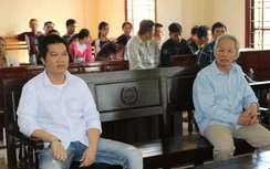 Ba cha con hầu tòa vì chống người thi hành công vụ