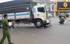 Va chạm với xe tải, người phụ nữ tử vong thương tâm
