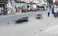 Hàng loạt xe máy nát bét sau cú tông liên hoàn của ô tô