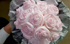 Bông hồng giấy màu rượu và món quà sinh nhật ở độ cao 10.000m