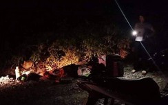 Bác sĩ soi đèn pin, đỡ đẻ sản phụ sinh non ngay giữa rừng