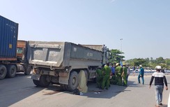 Xe ben cán nát xe máy tại đường gom, người phụ nữ chết tại chỗ