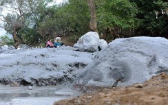 Sa vào hố bùn thải mỏ quặng, 1 phụ nữ tử vong
