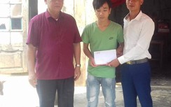 Báo Giao thông trao quà cho ba cháu bé mồ côi vì tai nạn giao thông