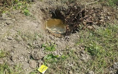 Bé trai sơ sinh nghi bị sát hại, chôn thi thể trước cửa nhà kho