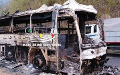 Xe khách bất ngờ bốc cháy dữ dội, hành khách hoảng loạn la hét