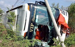 Lật xe khách giường nằm, hàng chục hành khách hoảng loạn kêu cứu