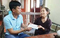 Quỹ Chung tay vì ATGT trao quà cho bà nội nuôi ba cháu mồ côi