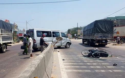 Va chạm với xe khách, người đàn ông chết thảm dưới bánh ô tô tải