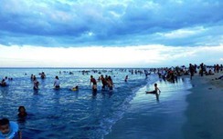 Rủ nhau tắm biển Tĩnh Gia, 2 học sinh đuối nước thương tâm