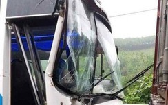 Thực hư thông tin xe container "đỡ nạn" cho ô tô khách chở học sinh?