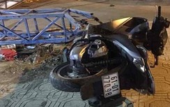 Xe máy SH tông đổ cổng chào, nam thanh niên nguy kịch