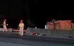 Gặp tai nạn trên đường đi đón hài cốt liệt sĩ, 5 người may mắn thoát chết