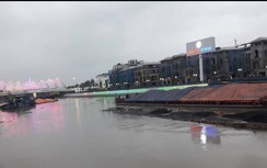 Tàu đẩy bất ngờ chết máy, sà lan đắm trên sông đào Hạ Lý