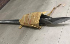 Bị chọc ghẹo khi đi giao chân gà, nhóm thanh niên vác dao mổ lợn chém người