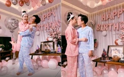 Trường Giang âu yếm ôm hôn Nhã Phương ở tiệc sinh nhật tuổi 36