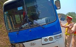 Xe chở cựu chiến binh Hà Nội gặp tai nạn ở đèo Pha Đin, 4 người bị thương