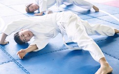 Isaac tập Judo để đối đầu với Kiều Minh Tuấn