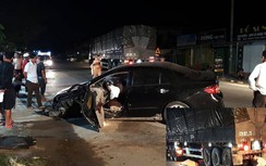 Corolla Altis rụng bánh sau cú va chạm cực mạnh với xe đầu kéo