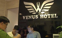 Nửa đêm đột kích khách sạn, cảnh sát phát hiện nhiều nam, nữ phê ma túy