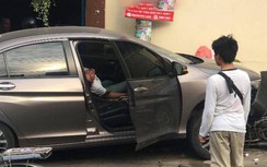 Video: Lái xe gây tai nạn, tài xế có biểu hiện ngáo đá la hét bất thường