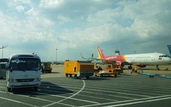 Chạy xe “cắt mặt” máy bay tại Tân Sơn Nhất, một lái xe bị phạt nặng