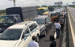 Ô tô tông liên hoàn trên cao tốc TP.HCM-Trung Lương