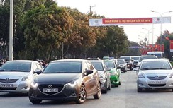 Hàng vạn du khách về Cửa Lò dịp nghỉ lễ, nhiều tuyến đường ùn tắc cục bộ