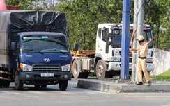CSGT căng mình điều tiết giao thông tại cửa ngõ TP.HCM