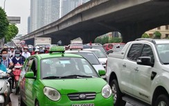 Đường phố Hà Nội tắc như nêm trong ngày đầu đi làm sau nghỉ lễ 30/4